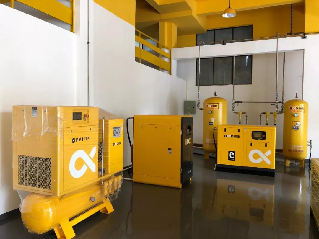 葆德空壓機安裝演示2.jpg 葆德空壓機安裝演示2.jpg